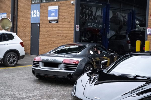 R8 Service-3