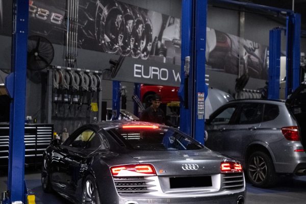 R8 Service-4